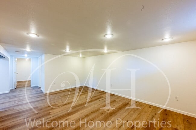 Building Photo - Spacious 5 Bedroom Home with Fenced Yard & Covered Parking