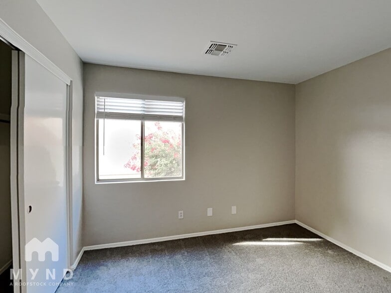 Building Photo - 10413 W Miami St