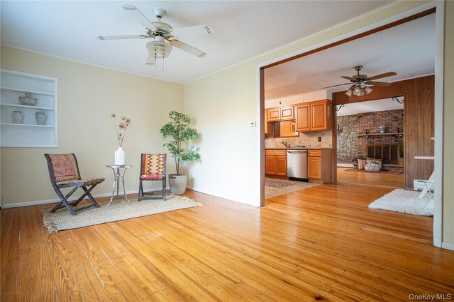 Building Photo - 551 S Pascack Rd