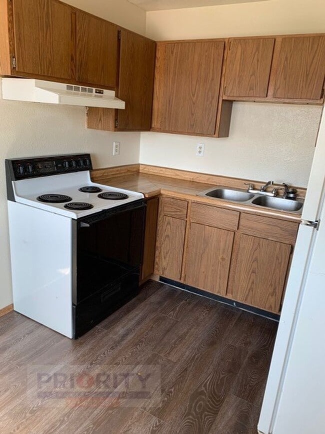 Building Photo - 532 Oregon Ave