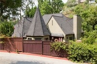 Building Photo - 2318 Holly Dr
