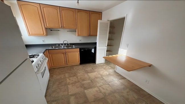 Building Photo - Modern Culver City Gem: Spacious 2-Bed Con...