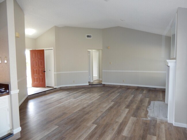 Building Photo - 4505 River Oaks Dr