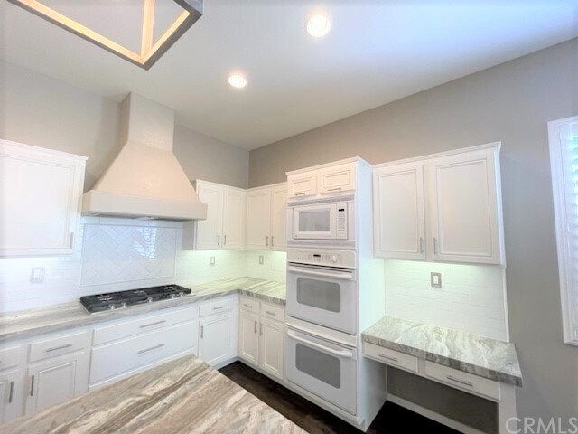 Building Photo - 34206 Pinehurst Dr