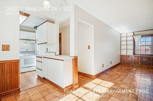 Building Photo - 1602 W Abingdon Dr