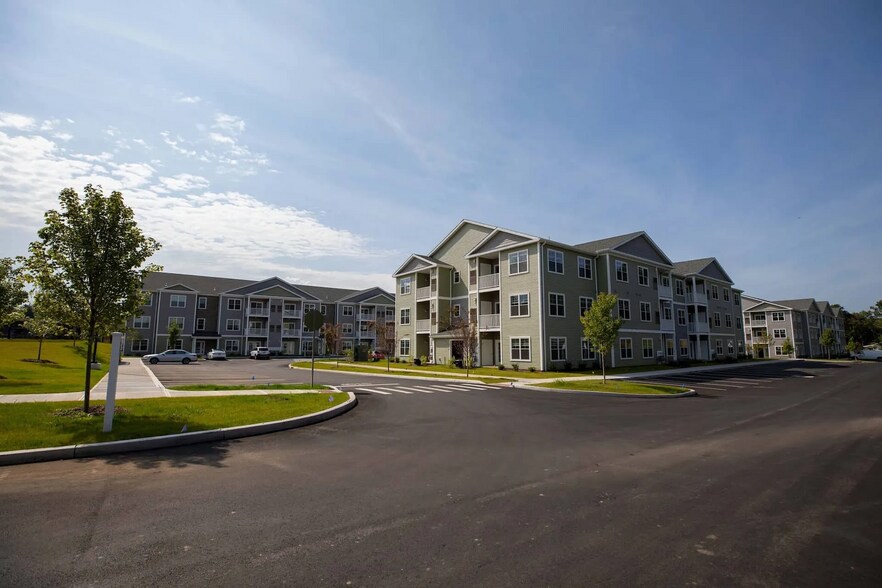 Building Photo - 2 Trl Run