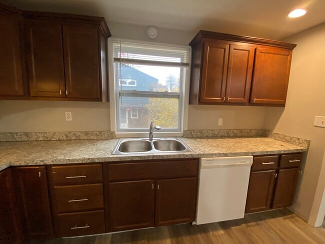 Building Photo - 571 Grayton Rd