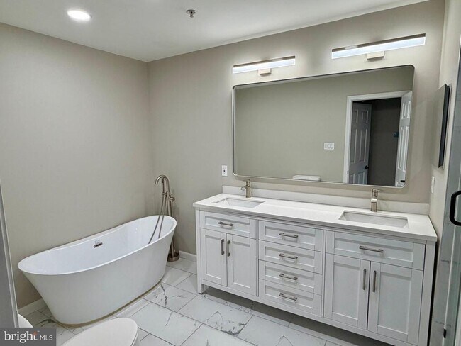 Building Photo - 6036 Helmsman Way