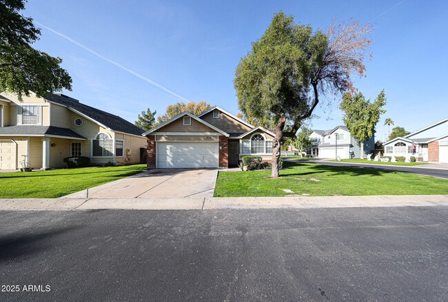 Building Photo - 214 S Rush Cir E