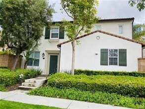 Building Photo - Bright and spacious detached 3 bedroom home