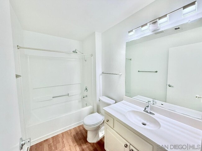 Building Photo - 15040 Avenida Venusto
