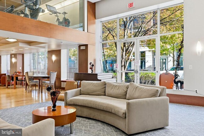 Building Photo - 2200 N Westmoreland St