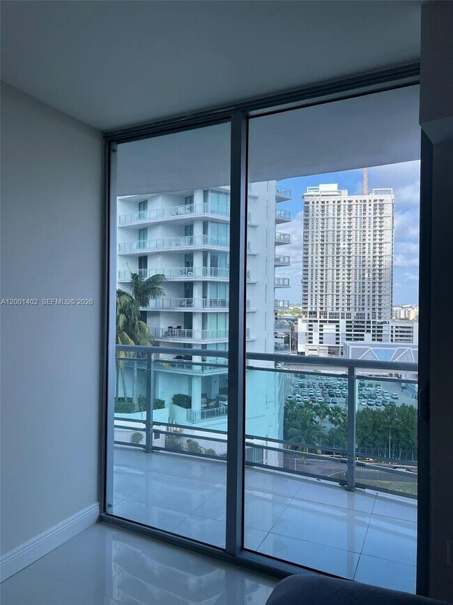 Building Photo - 350 S Miami Ave