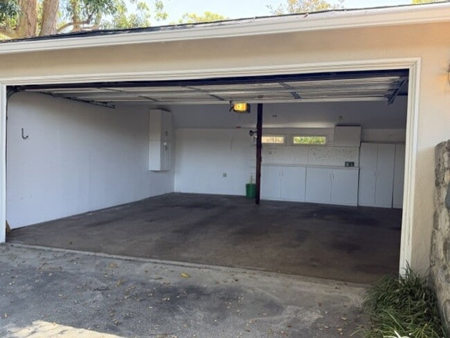 Building Photo - Spacious & Charming 3 Bedroom and a Den Home with Beautiful Updates