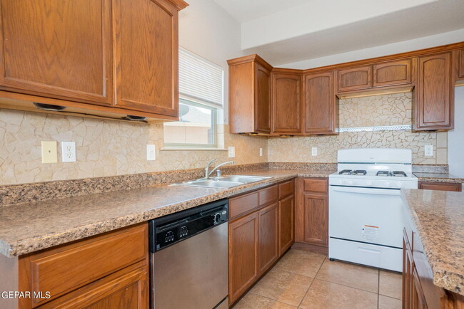Building Photo - 3274 Maple Point Dr