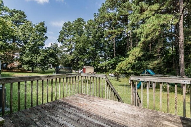 Building Photo - 663 Raymond Dr