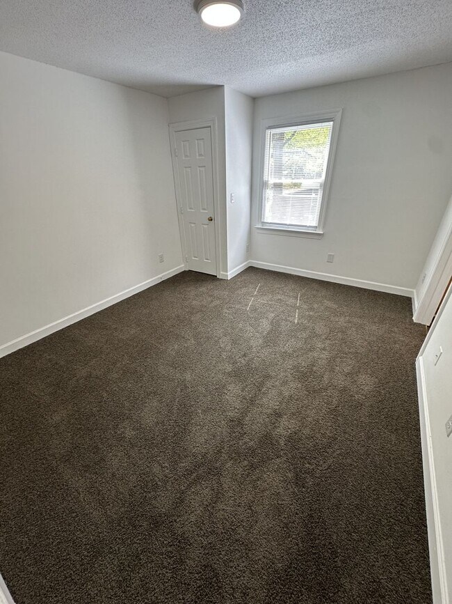 Building Photo - 2 Bedroom 2 Bathroom Condo!