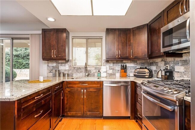 Building Photo - 23 Middleton Ct