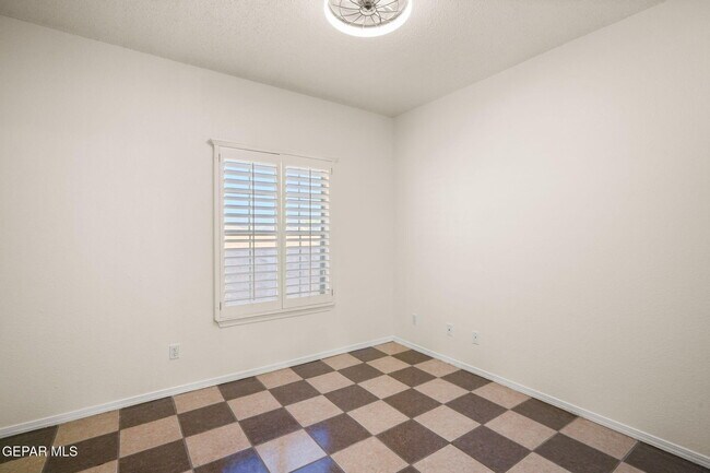 Building Photo - 695 Paseo del Mar Dr