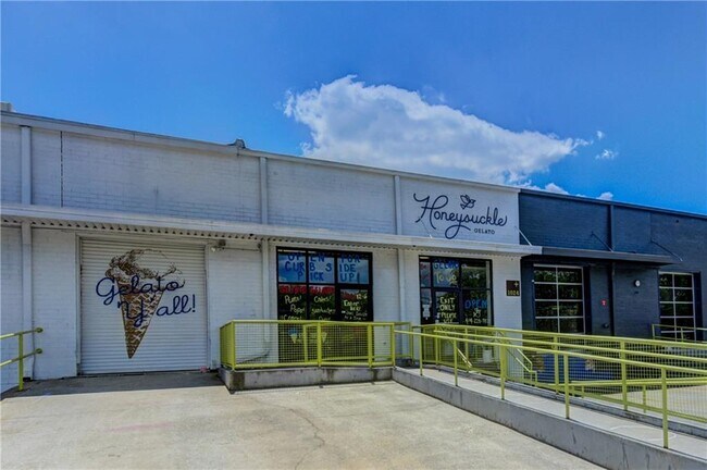 Building Photo - 1829 Sylvan Ridge Dr SW