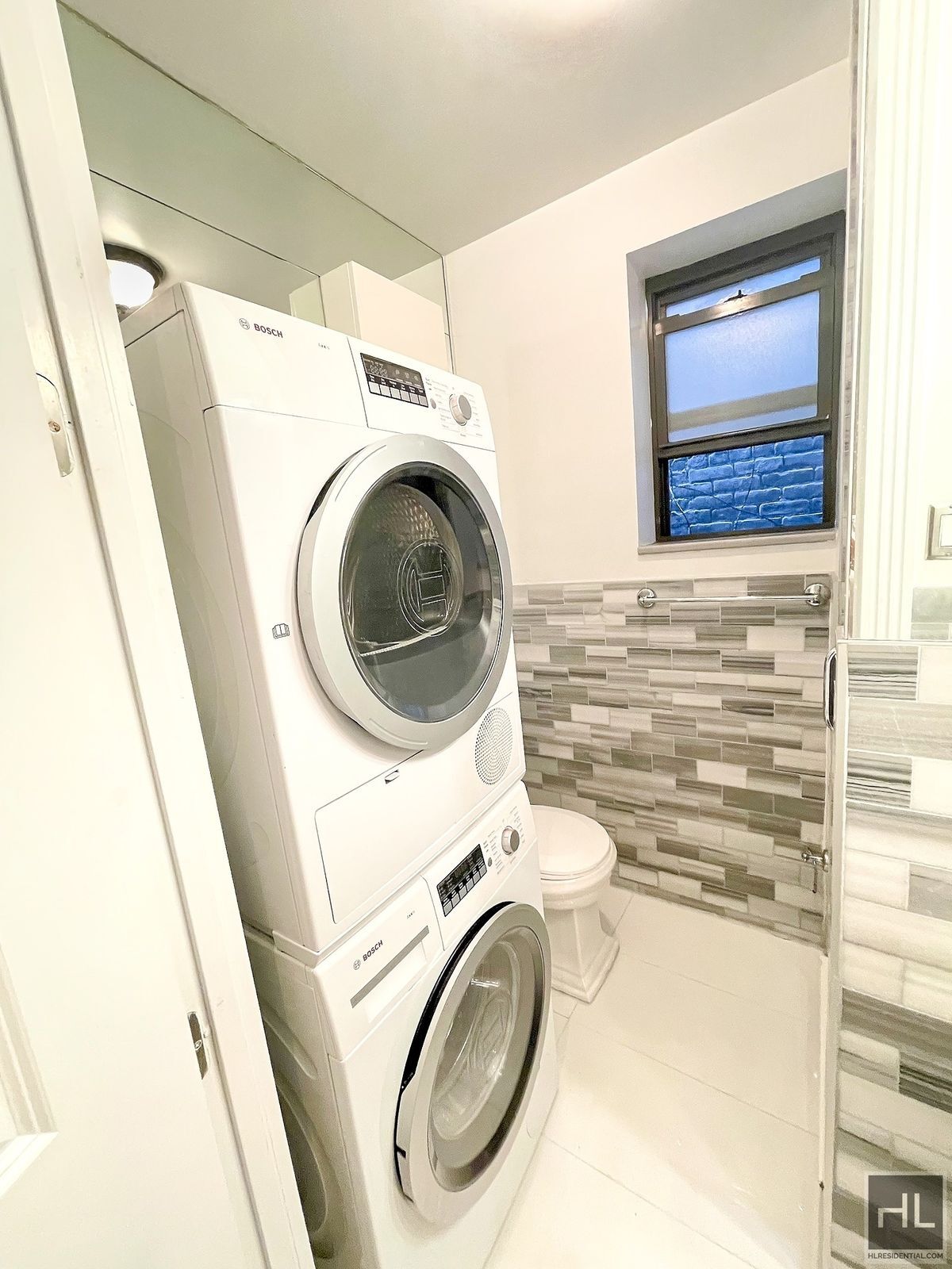 Building Photo - Mott Street