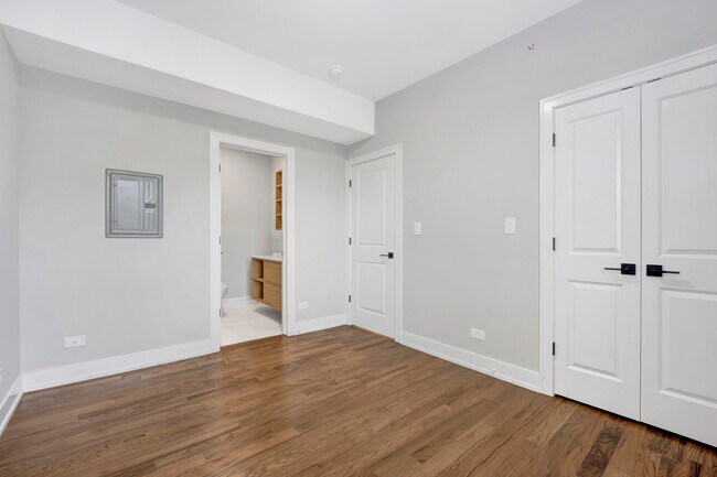 Building Photo - 2350 S Leavitt St