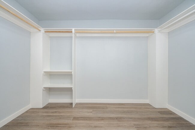 Building Photo - 9230 Lanewood Dr