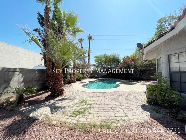 Building Photo - TWO STORY 4 BEDROOM WITH POOL NEAR SPRING ...