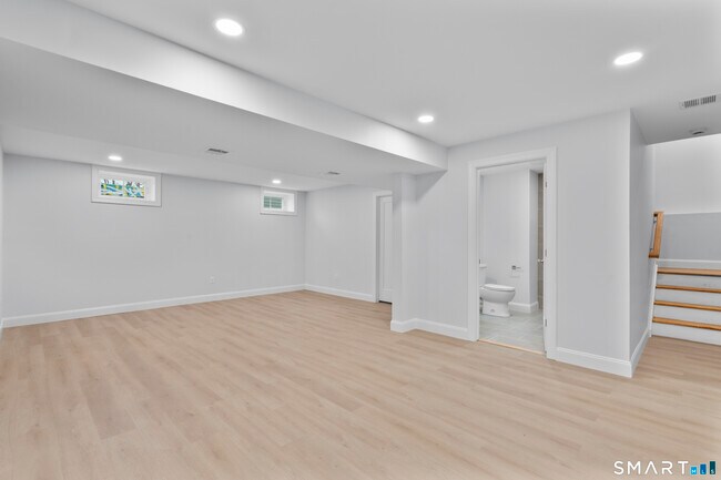 Building Photo - 183 Vesper St