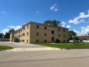 Building Photo - Eastwood Manor Apartments
