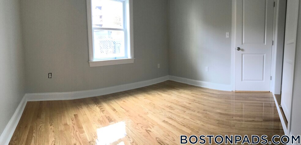 Building Photo - 6 St James Pl