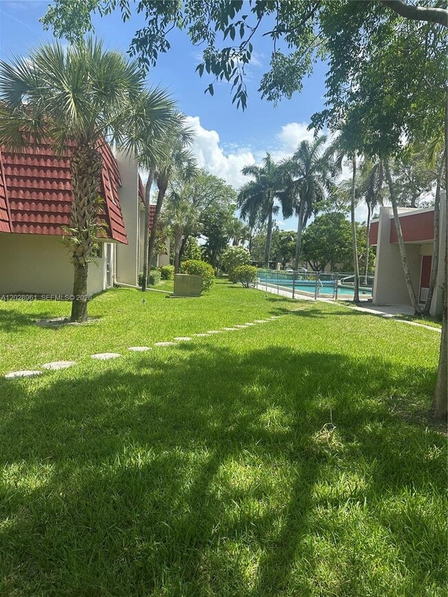 Building Photo - 5 Jacaranda Country Club Dr
