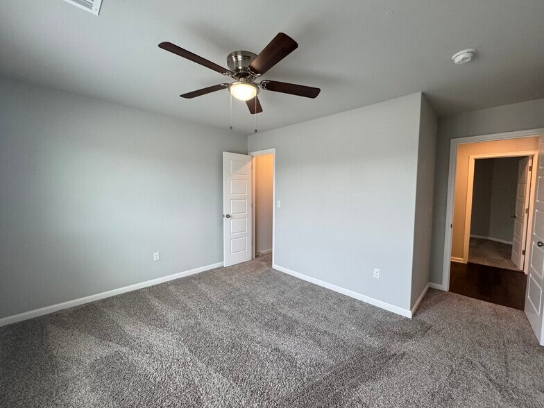 Building Photo - 9104 SW 47th St