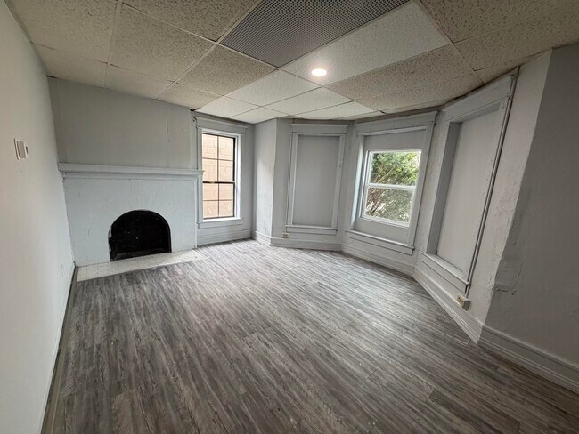 Building Photo - 425-1B Vermilion-N