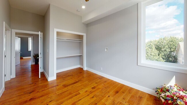 Building Photo - $1655/Bedroom |8BR Townhome in Fort Sander...