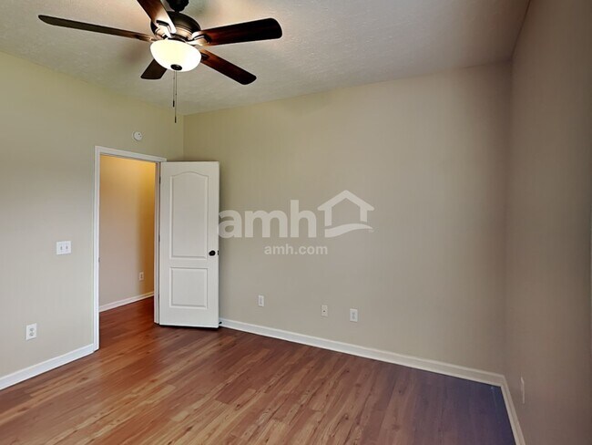 Building Photo - 210 Fox Hunt Ln