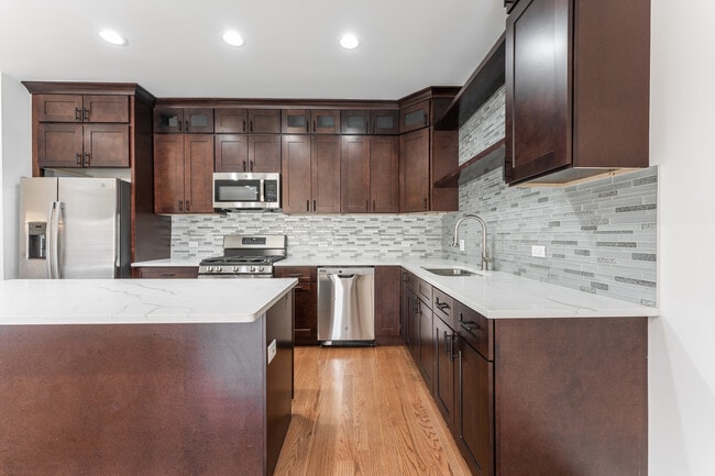 Building Photo - 3329 N Avers Ave