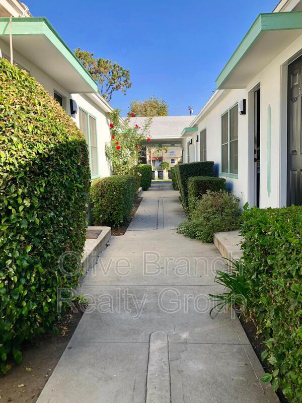 Building Photo - 14532 Dickens St