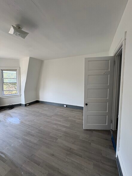 Building Photo - 435 N 5th St