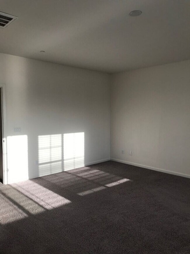 Building Photo - Beautiful home in Natomas, 3+2.5, 2-story, 2-car tandem garage, close to fwy & shopping
