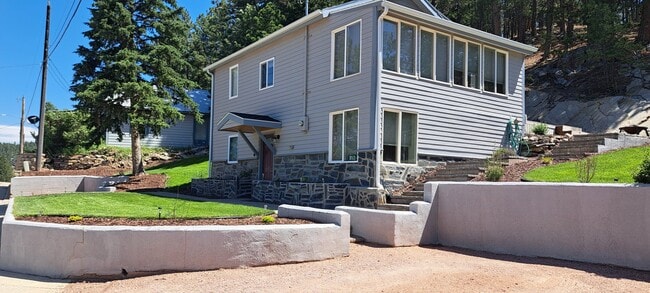 Building Photo - 352 Pine Mountain Ave
