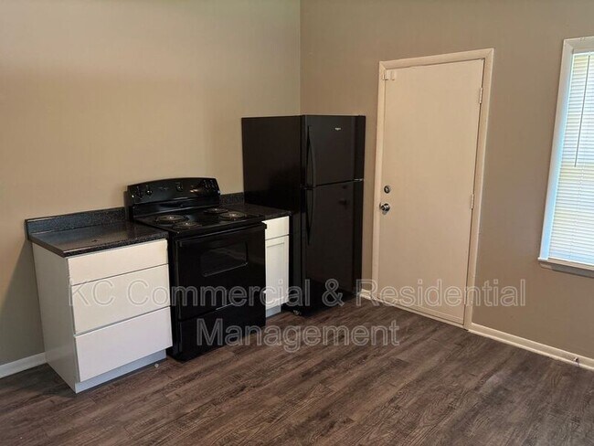 Building Photo - 9211 E 50th Terrace