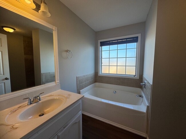 Building Photo - Beautiful Single Family Home in Clarksville