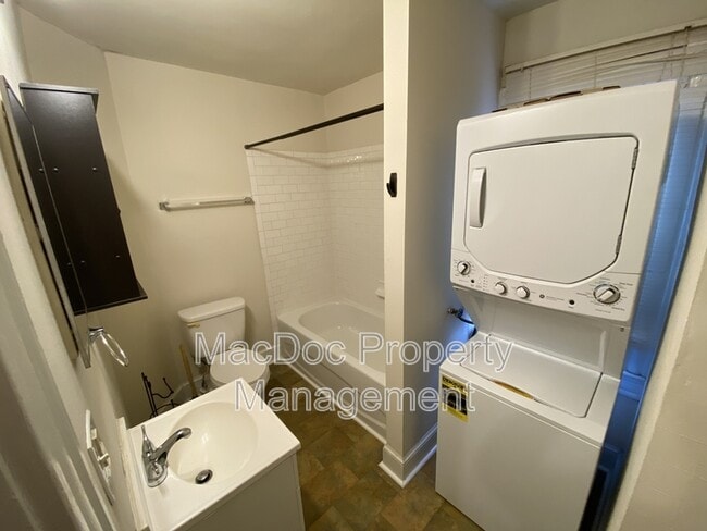 Building Photo - 320 Wolfe St