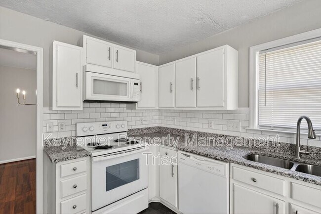 Building Photo - 701 Ashcroft Rd