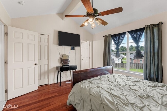 Building Photo - 1608 Shepherd Dr