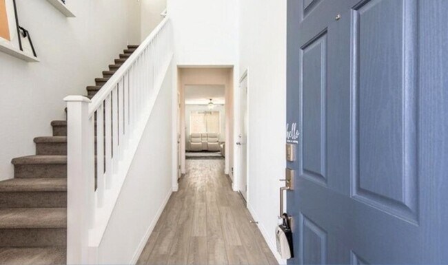 Building Photo - Beautifully Modern 3 bedroom Near Southern...