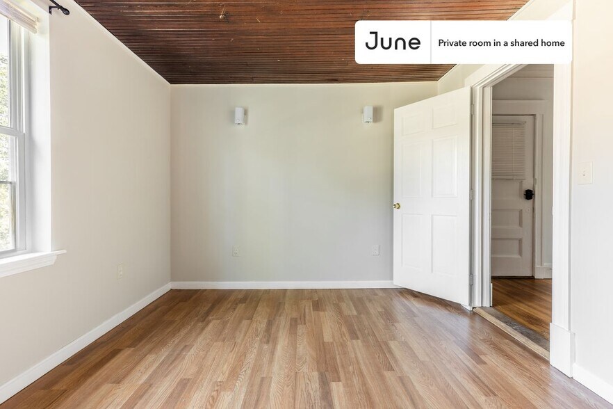 Building Photo - Room in Shared 9 bed/2 bath home