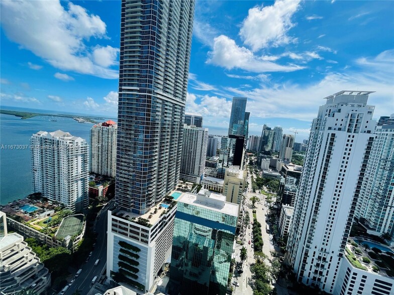 Building Photo - 951 Brickell Ave