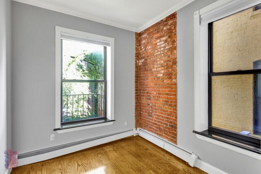 Building Photo - 15 W 103rd St